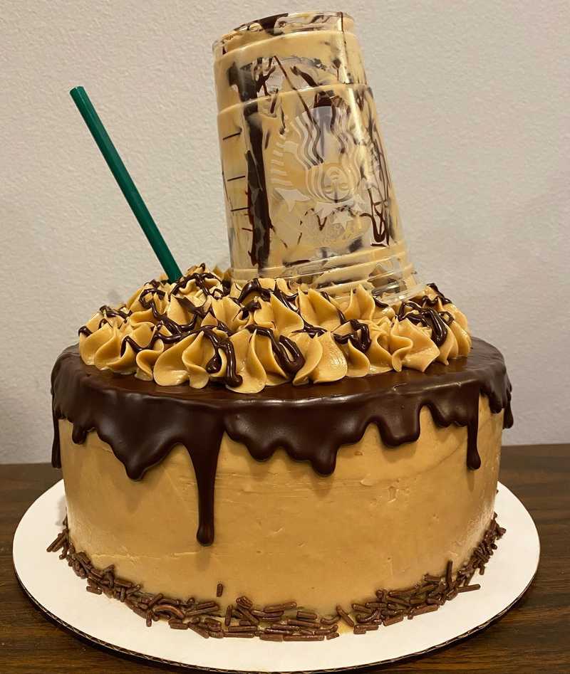 still less calories than a venti, probably
.
.
.
#happybirthdaymom #starbuckscake #frappuccino #coffeecake