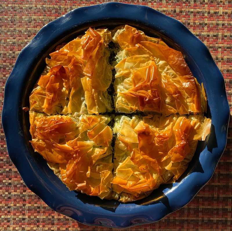 couldn’t even wait to slice this savory spanakopita 
.
.
.
.
.
#healthybaking #spanokopita #homebaker #savorypie #dinnertonight