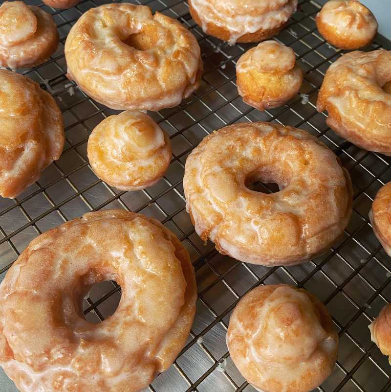 good old fashioned breakfast
.
.
.
#dessertpeople #donuts #homemadedonuts #glazeddonut #breakfastclub