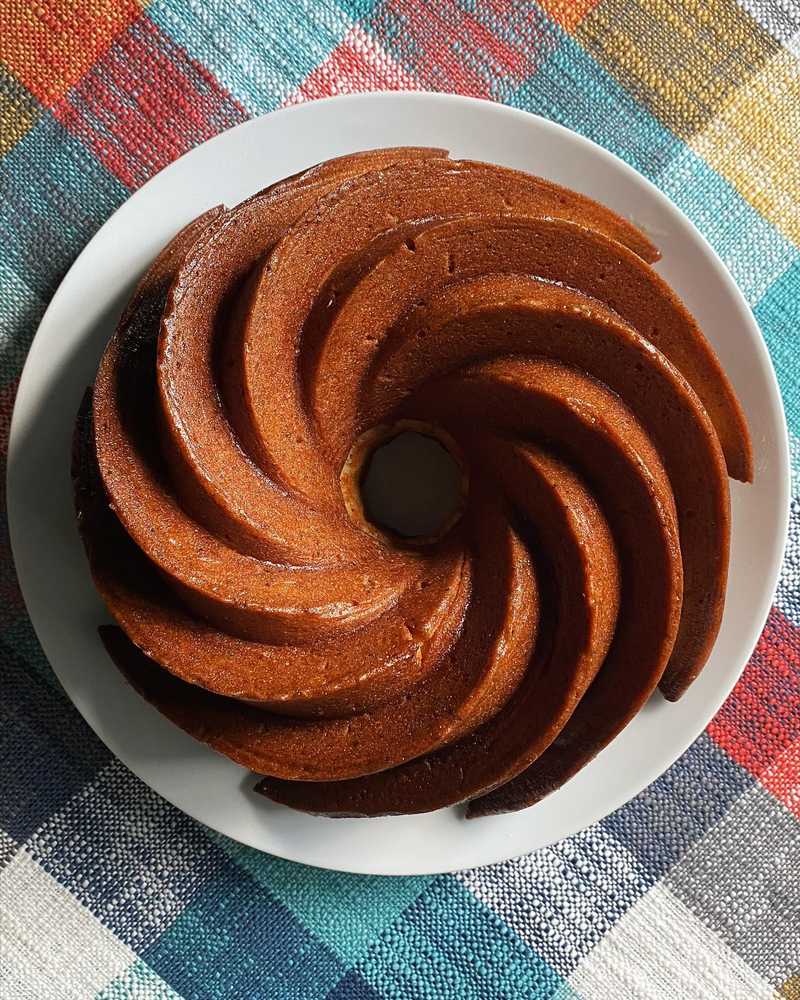 frosting is fun, bundt some times less is more — poppy seed almond cake
.
.
.
.
.
#dessertperson #bundtcake #homebaker #cakesofinstagram #almondcake #homemadecake #poppyseedcake #dessertpic